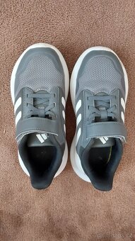Jak nové krásné dětské Boty Adidas 32 - 3