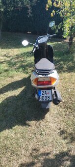 Honda lead 100 CC - 3