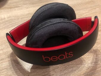 Sluchátka přes uši Beats Studio3 Wireless - černo-červená - 3