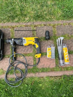 Prodám vrtací kladivo DeWALT D25144KP (900W) + příslušenství - 3