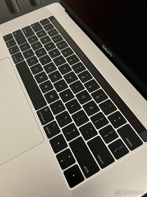 MacBook Pro 15, i7, 2017, 16GB RAM, 256 GB, TOP STAV - 3