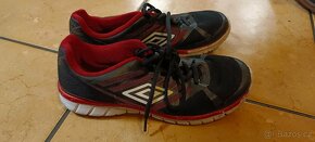 Botasky Zn.Umbro vel.37,5 - 3