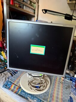 LCD monitory - 3