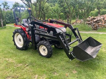 Malotraktor s čelním nakladačem YANMAR EF 224d  REZERVACE - 3