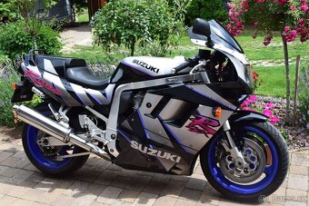 SUZUKI GSX-R 1100 - 3
