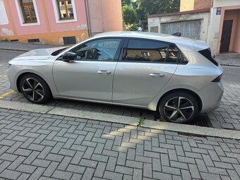 Opel Astra 1.2 turbo MT6 96 kW - 3