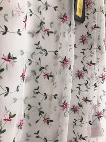 Bílá průsvitná květovaná halenka - zlevněno - 3