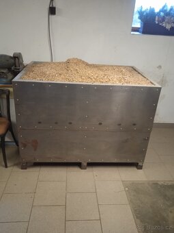 Prodám kovovou bednu o rozměrech - 3