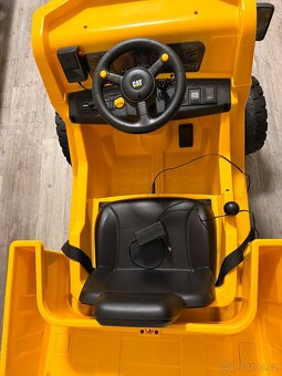 Elektrické auto CAT - 3