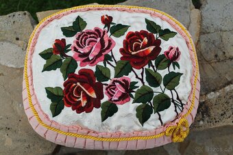 Vyšívaný polštář - 3