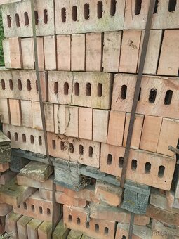 Cihly (děrovaná lícová cihla) - 3