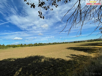 Prodej souboru pozemků o rozloze 8 942 m² s RD 74m² v obci B - 3