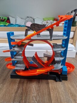 Mattel Hot Wheels City garáž se smyčkou FTB69 - 3