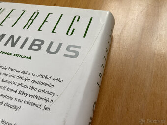 Prodám druhou knihu Vetřelci Omnibus - 3