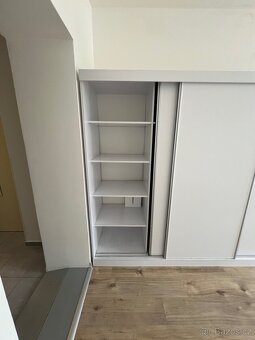 Šatní skříň - 3