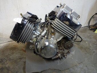 Honda Magna VF750C - 3