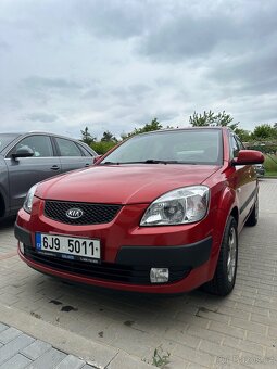 Kia Rio sedan - 3