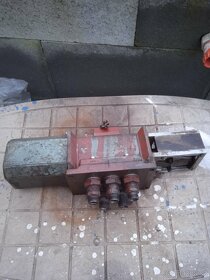 HYDRAULICKŸ OVLADAČ - 3