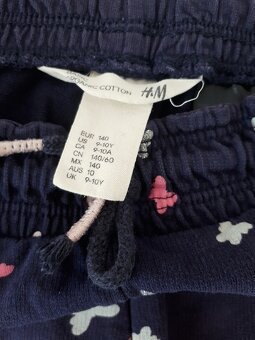 BAVLNĚNÉ ŠORTKY S MOTÝLKY • KRAŤASY • H&M vel. 140 - 3