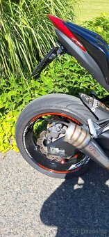 Suzuki GSXS 1000 - 3