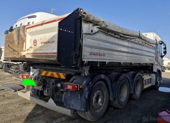 Volvo FH 345kw 8x4 třistranný sklápěč rv:2020 havarovaný leh - 3