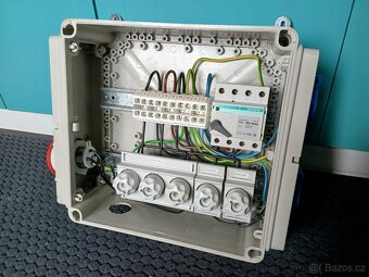 Zásuvková panelová rozvodnice HENSEL - 3