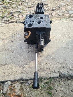 Hydraulický Rozvaděč - 3