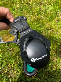 Ochranny stit se sluchatky na prilbu Husquarna - 3