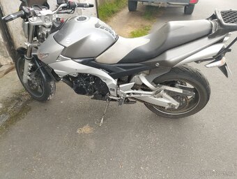 Suzuki GSR 600 - 3