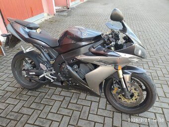 Yamaha R1 - 3