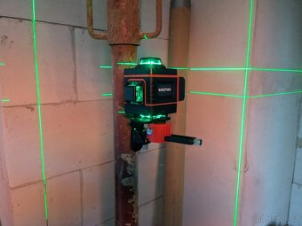 Samonivelační laser 3x360° 12 linií + DÁLKOVÉ OVLÁDÁNÍ - 3