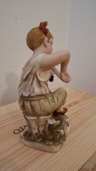 Starožitná porcelánová soška - 3