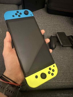 Nintendo switch OLED + hra + příslušenství - 3