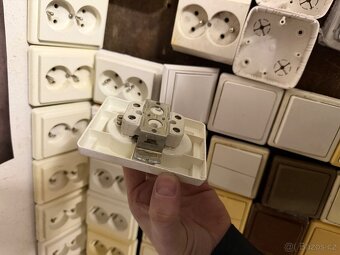 Zásuvky,vypínače - 3