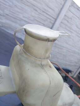 BMW e32 e34 nádobka - 3