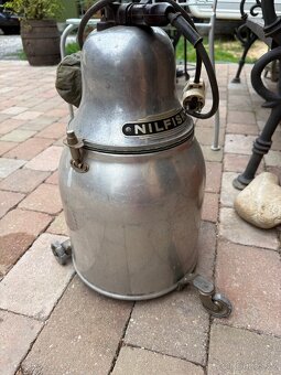 Starožitný vysavač Nilfisk pro sběratele - 3