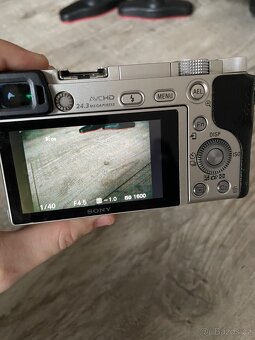 Sony a6000 + objektivy a příslušenství - 3