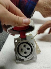 Zásuvka vestavná - 3