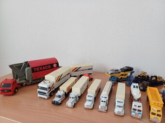 Modely Matchbox Siku Ixo SSM - 3