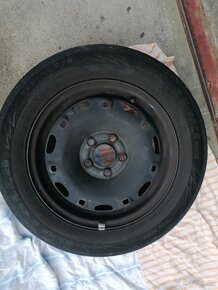 Kola VW AG 5Jx14 ET35 pneu 165/70/14 - 3