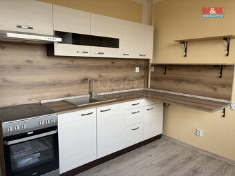Prodej bytu 4+1, 91 m², Pardubice, ul. Bartoňova - 3