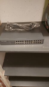 TP-Link TL-SG1024D - 3