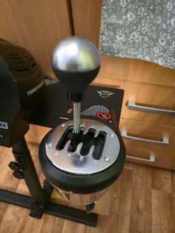 Thrustmaster T300 RS GT + řadička + držák - 3