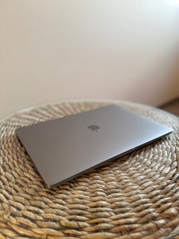 Na prodej: MacBook Pro 15,4 (2019) - 3