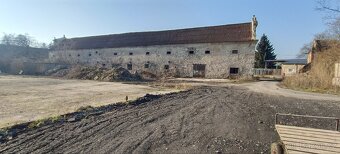 Pronájem betonové venkovní plochy cca 500 m2 - 3