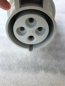 3 fazová zásuvka, 4 kolík, SEZ D. Kubín - 3