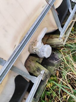 Použitá IBC nádrž 1000l - 3