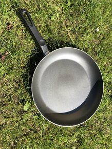 Dortové formy, pánve, nůžky, kuchyňské spotřebiče - 3