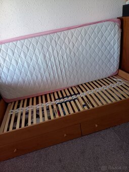 DŘEVĚNA  POSTEL -  VELKY ÚLOŽNÝ PROSTOR - 3