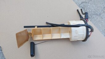 Suzuki Jimny – Sací koš s palivoměrem - 3